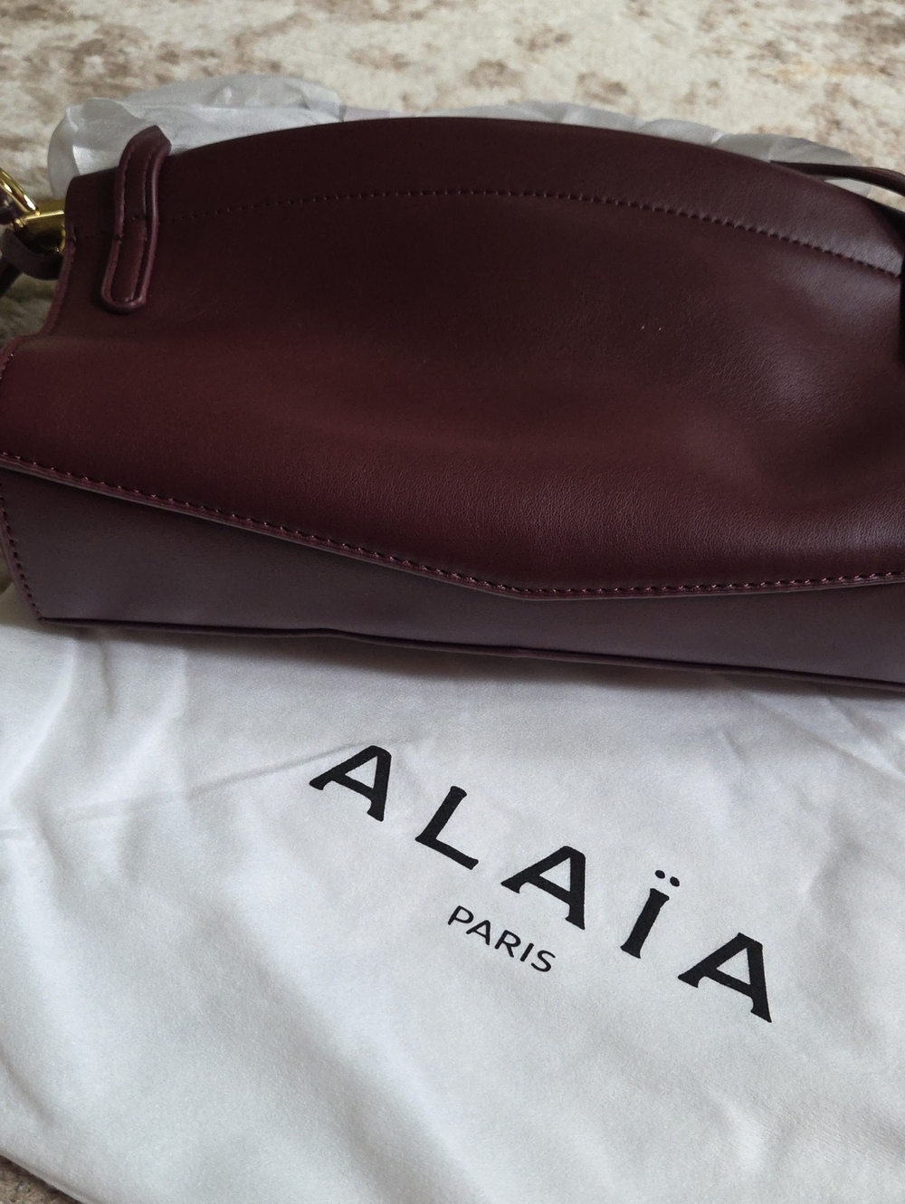 NWT Le Click Small Shoulder Bag in Glossy Leather Burgundy East West Bag - Picture 9 of 9
